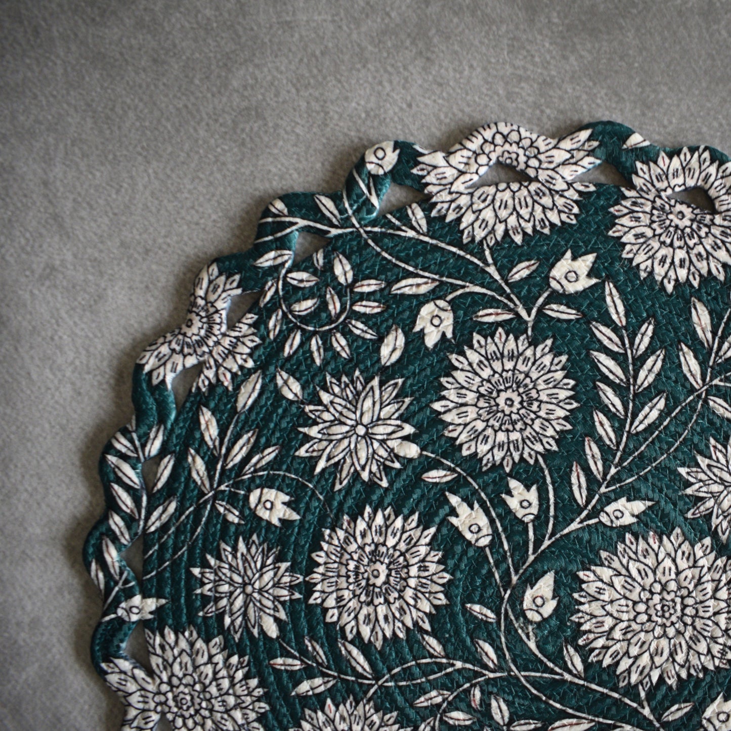 Scallop Bloom Table Mat (Green)