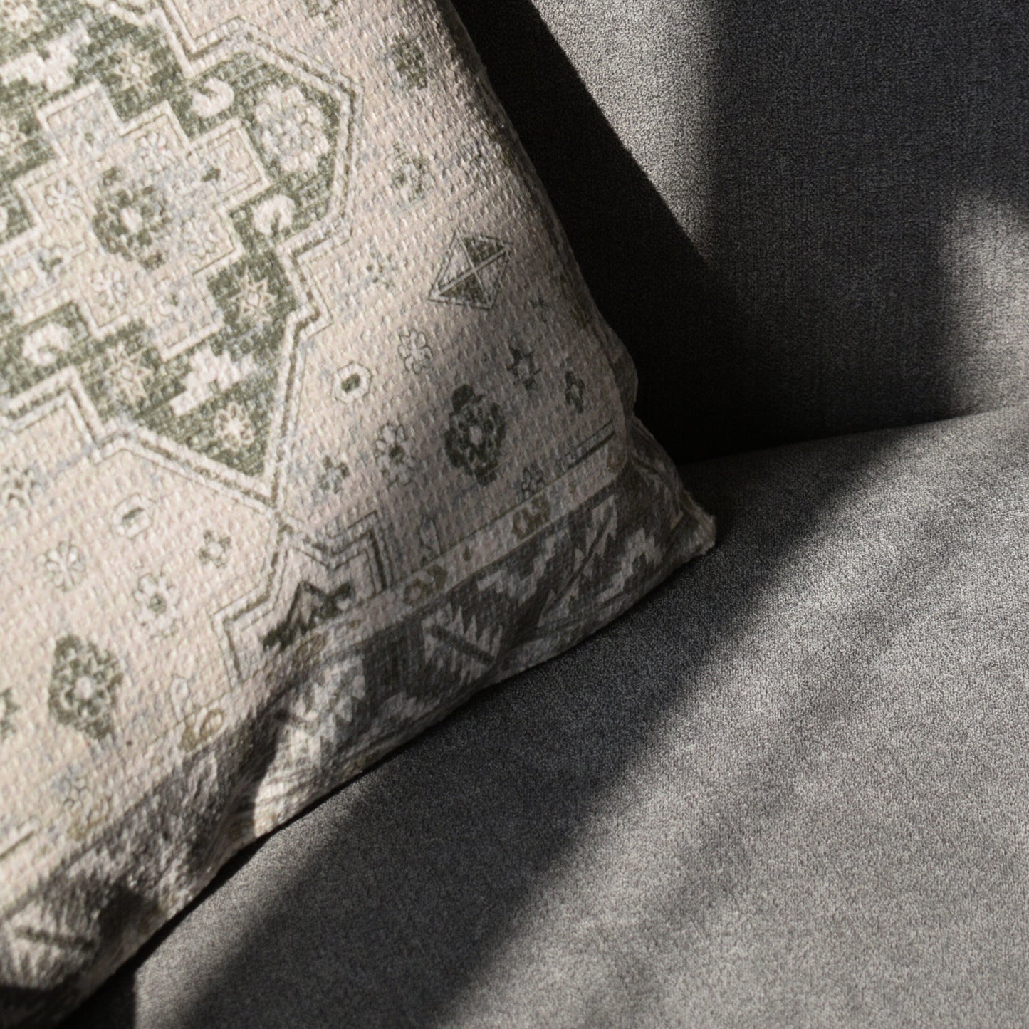 Mahira - The Traditional Cushion Cover