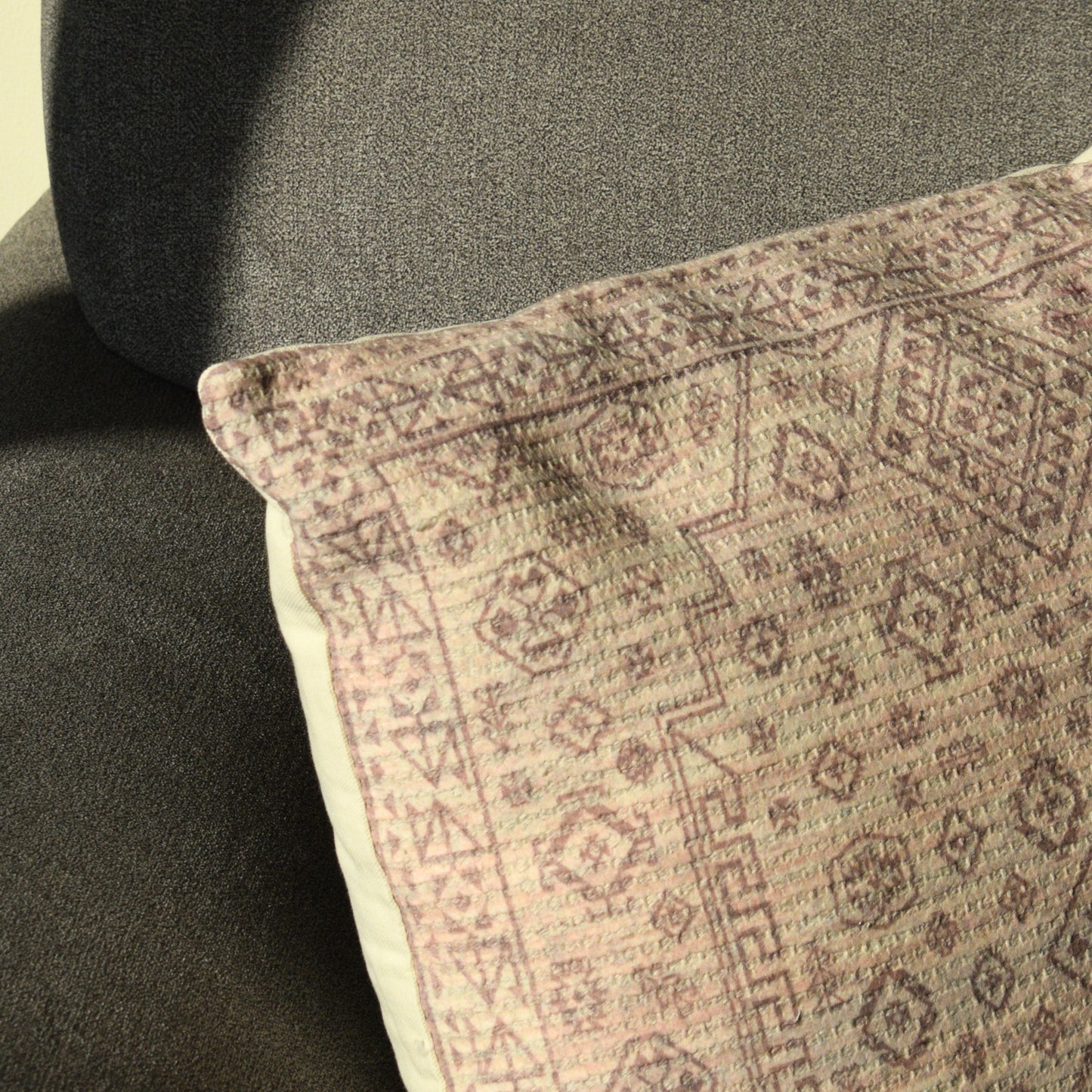 Triez - The Traditional Cushion Cover