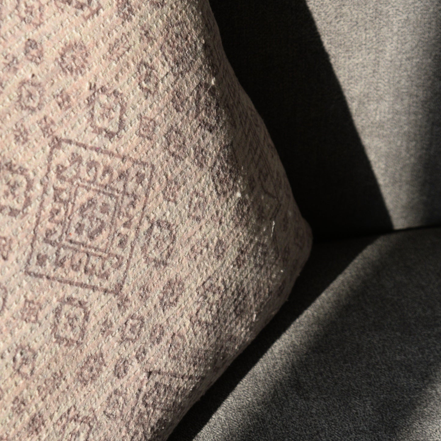 Triez - The Traditional Cushion Cover