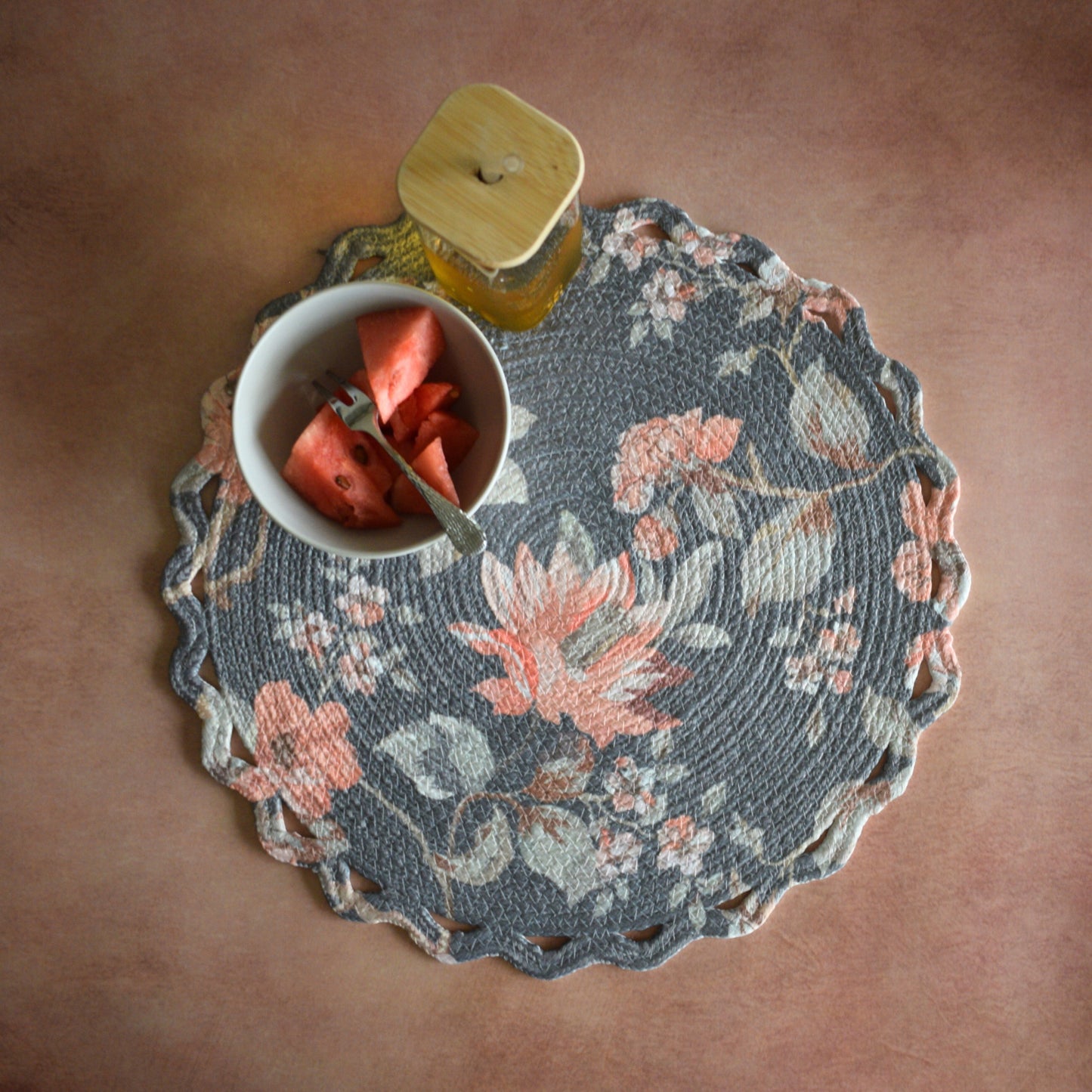 Scallop Bloom Table Mat (Grey)