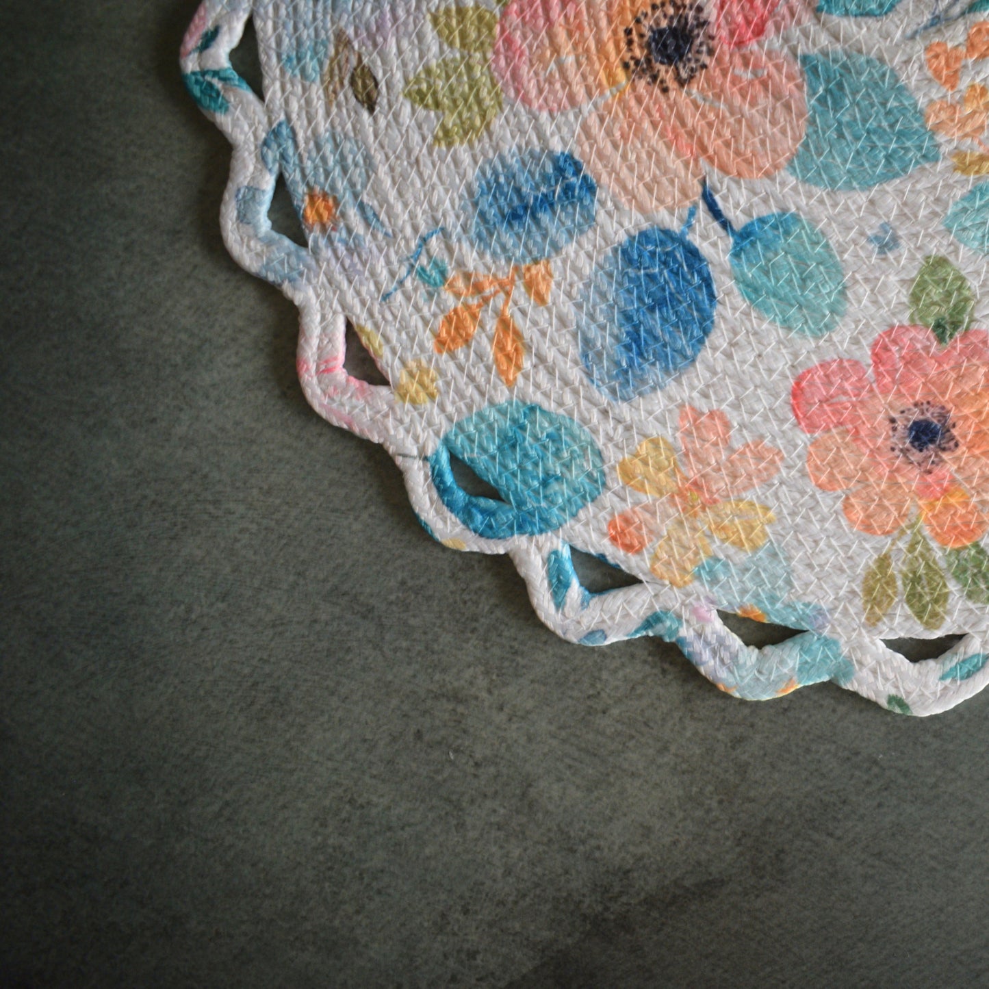 Scallop Bloom Table Mat (White)