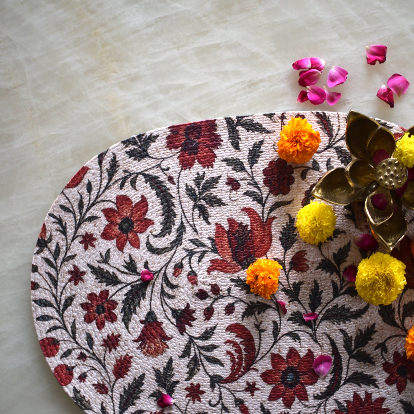 Anaya Aura - Oval Mat (Maroon)