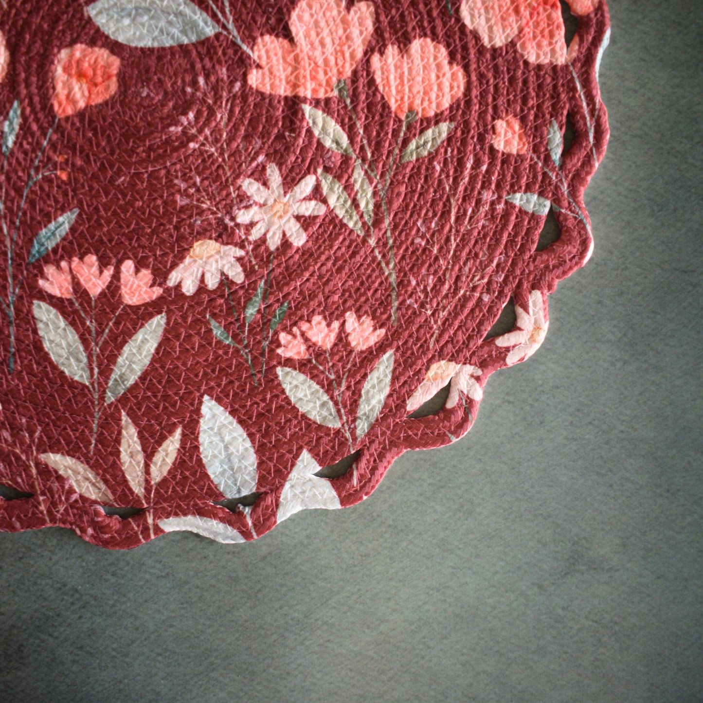 Scallop Bloom Table Mat (Maroon)