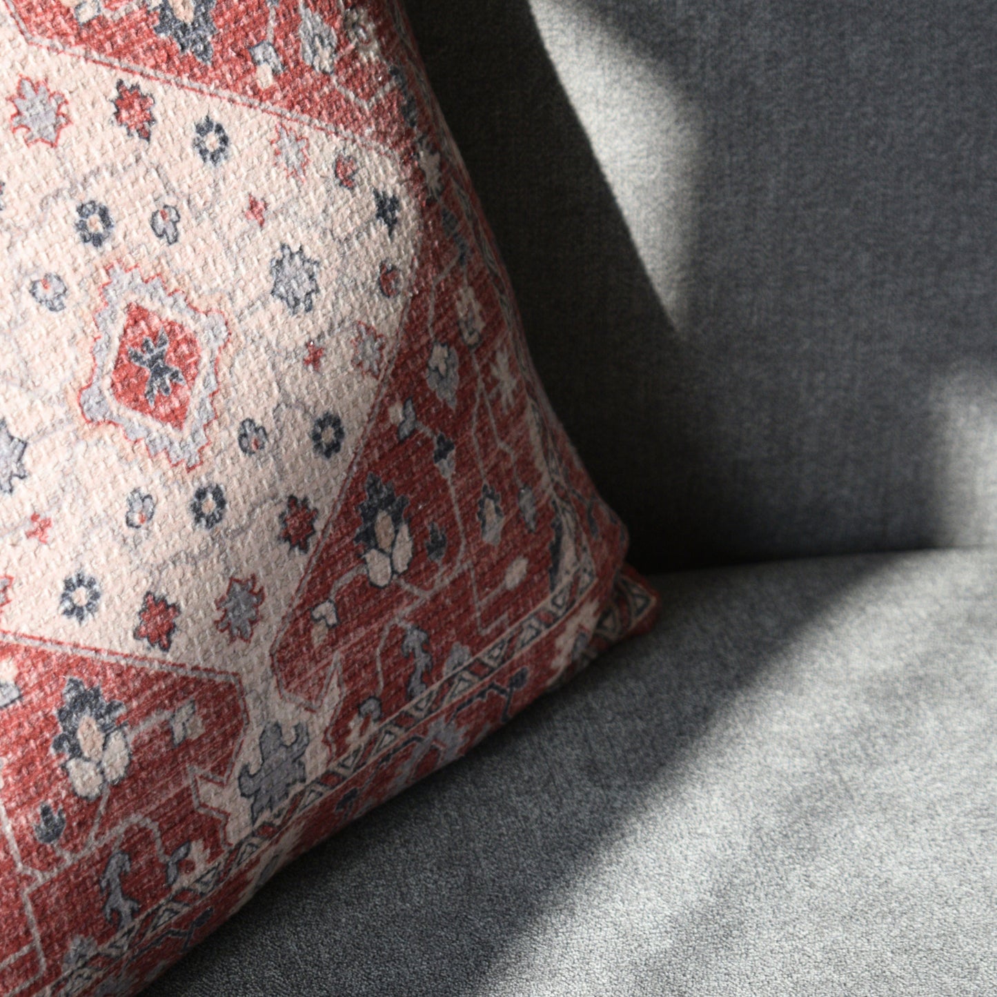 Saira - The Traditional Cushion Cover