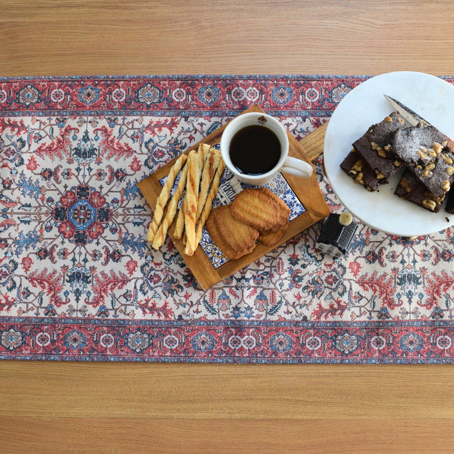 Magnolia Table Runner