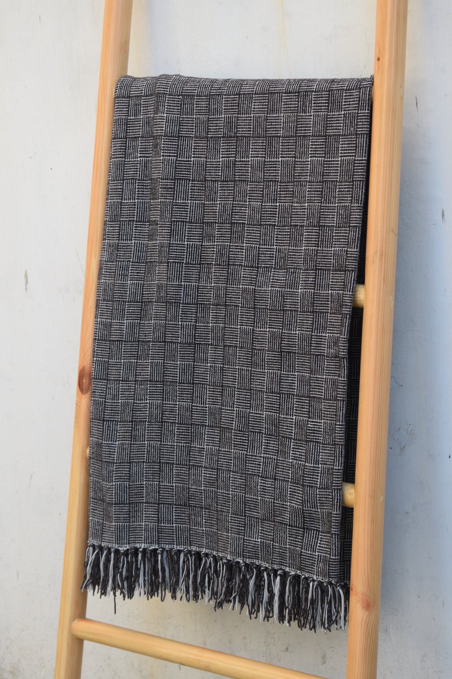 Velora Throw Blanket (Charcoal)