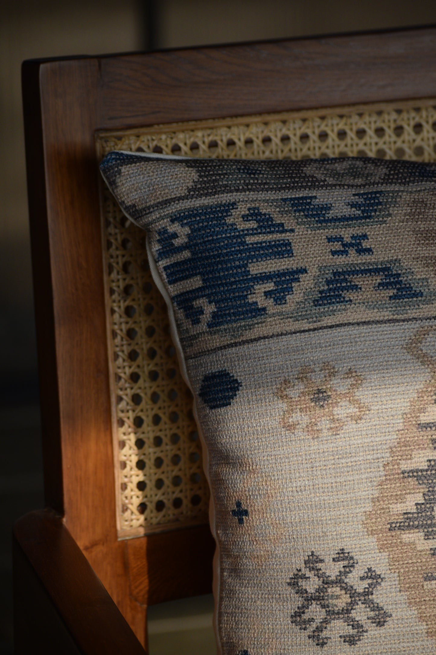 Heriz- The Kilim Cushion Cover