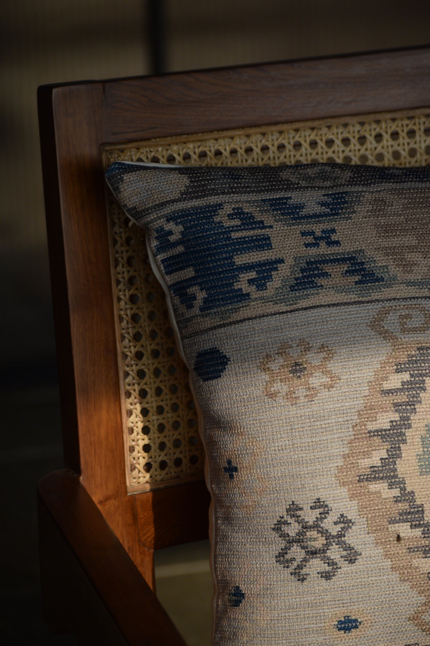 Heriz- The Kilim Cushion Cover