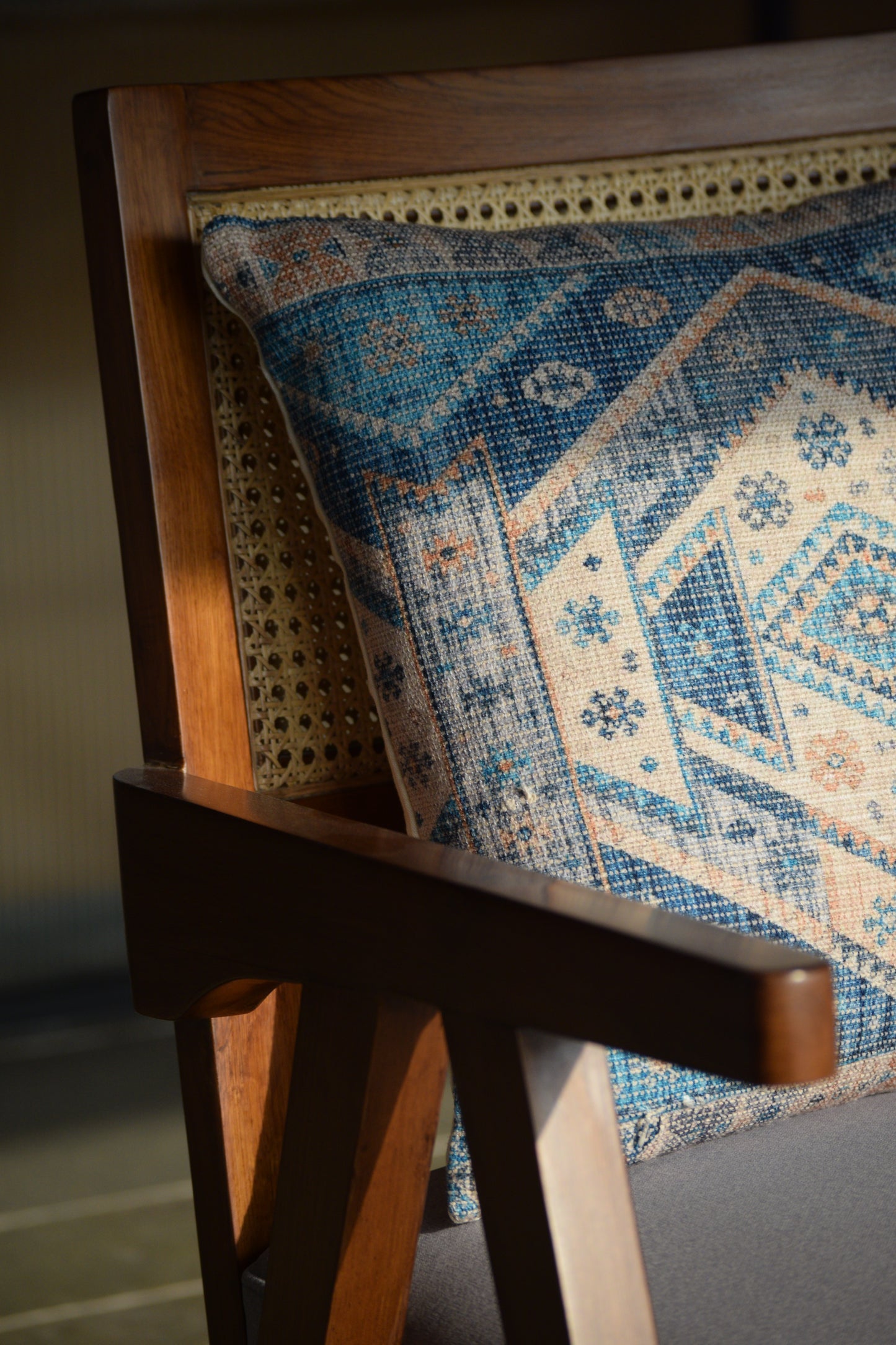 Nain - The Kilim Cushion Cover