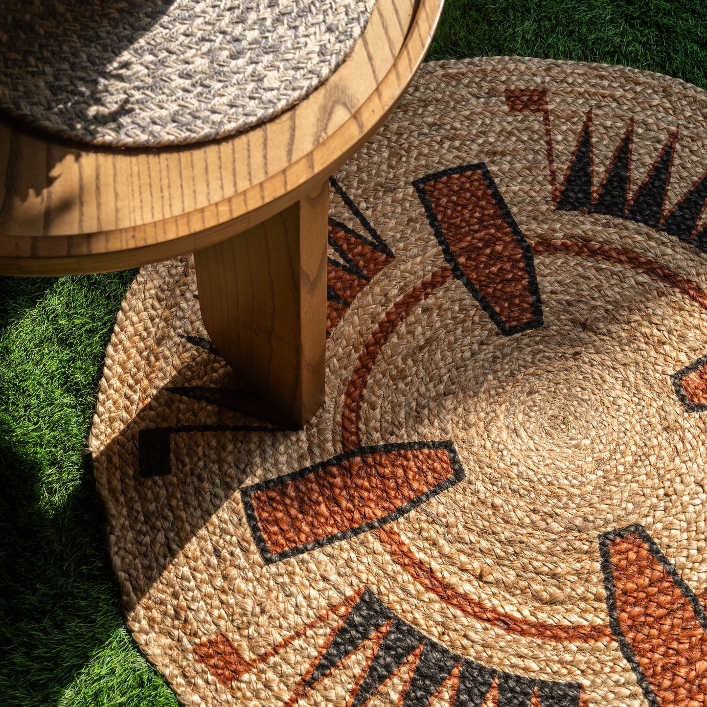 Yoruba Round Printed Jute Floor Mat