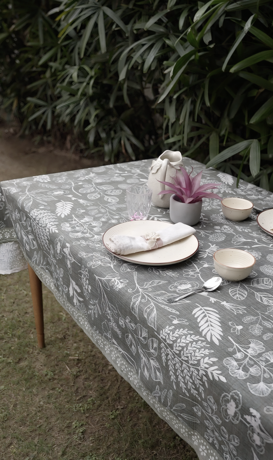 Botanical Breeze Table Cloth